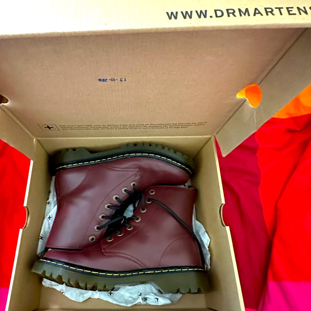 BRAND NEW!  🌟 LUANA, Cherry Red, by Dr. Marten’s AirWair. Size 9.
